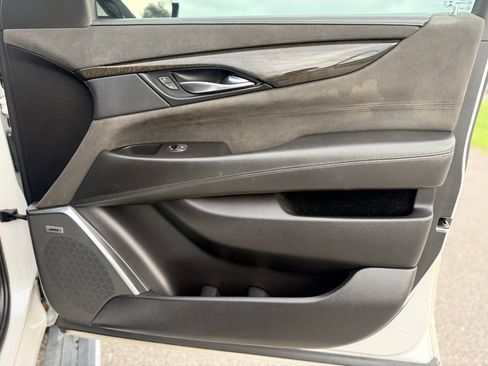 Used 2019 Cadillac Escalade Platinum RWD image 34
