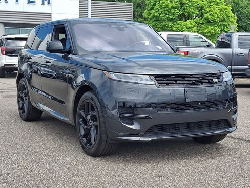 Used 2023 Land Rover Range Rover Sport SE Dynamic AWD/4WD image 2