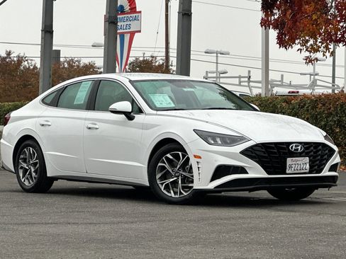 Used 2023 Hyundai Sonata SEL w/ Preferred Accessory Package image 2