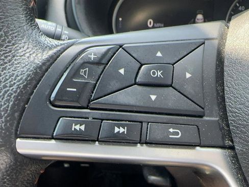 Used 2018 Nissan Kicks SR w/ Exterior Package image 46