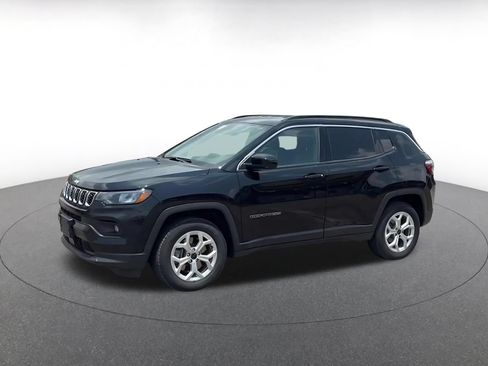 Used 2025 Jeep Compass Latitude AWD/4WD image 6