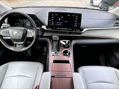 Certified 2024 Toyota Sienna XLE image 16