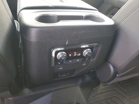 Used 2024 GMC Yukon SLT w/ SLT Luxury Package RWD image 15