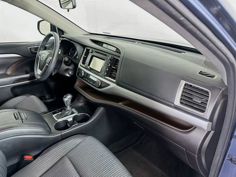 Used 2015 Toyota Highlander Plus FWD image 28