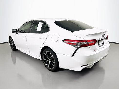 Used 2019 Toyota Camry SE FWD image 8