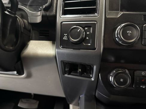 Used 2019 Ford F250 XLT w/ XLT Premium Package AWD/4WD image 48