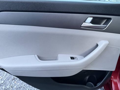 Used 2015 Hyundai Sonata SE FWD image 32