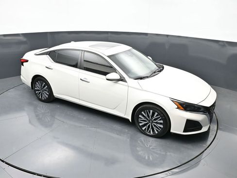 Used 2024 Nissan Altima 2.5 SV w/ SV Premium Package AWD/4WD image 34