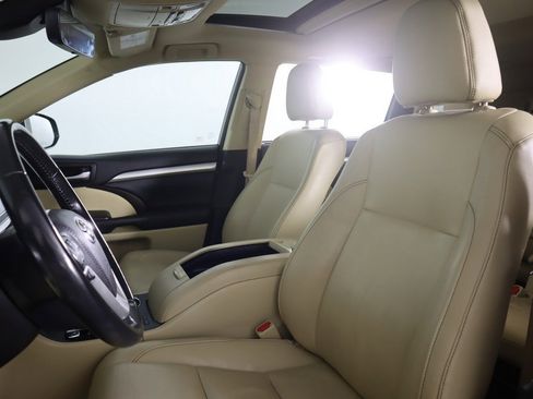 Used 2018 Toyota Highlander XLE image 31