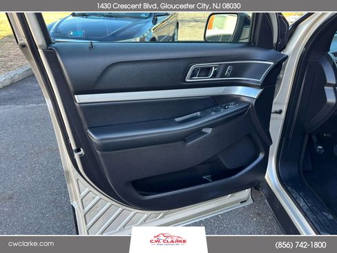 Used 2017 Ford Explorer XLT w/ Equipment Group 202A image 11