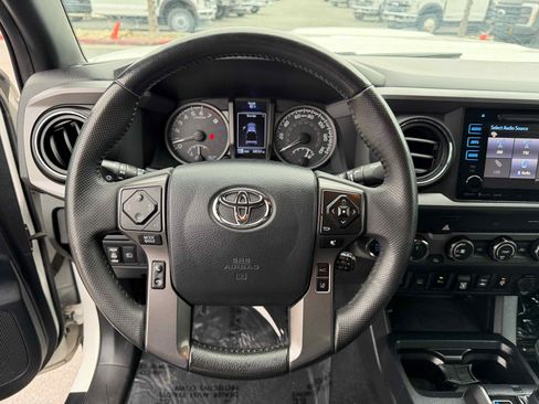 Used 2019 Toyota Tacoma TRD Sport image 18