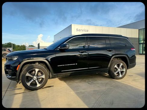 Used 2024 Jeep Grand Cherokee L Limited w/ Luxury Tech Group II RWD image 2