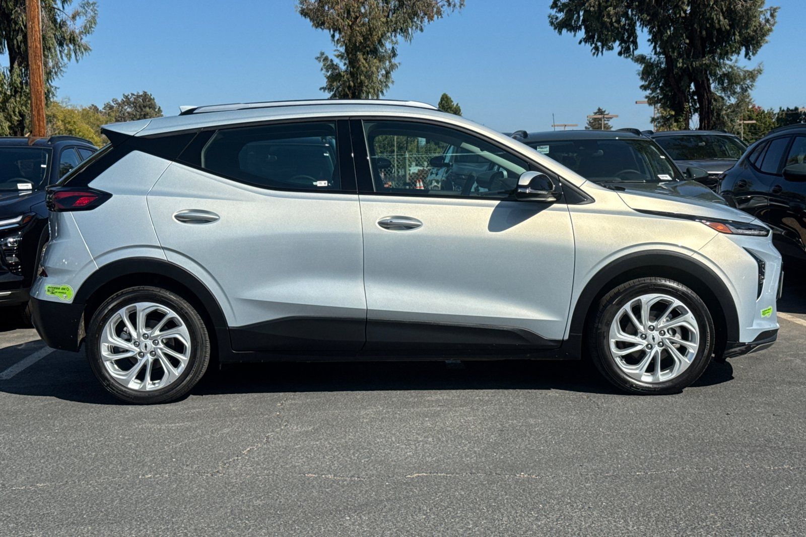Used 2023 Chevrolet Bolt EUV LT w/ Driver Confidence Package FWD image 4