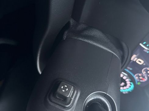 Used 2018 GMC Yukon Denali image 29