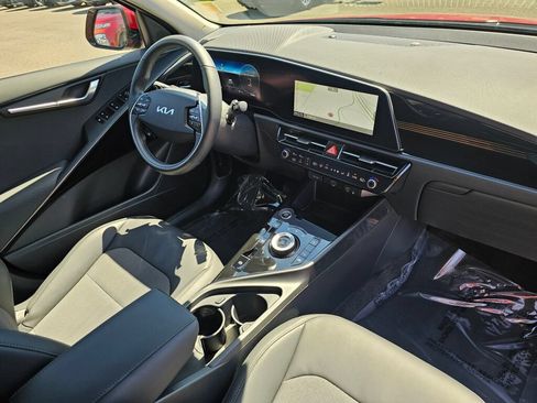 Certified 2024 Kia Niro Wind FWD image 29