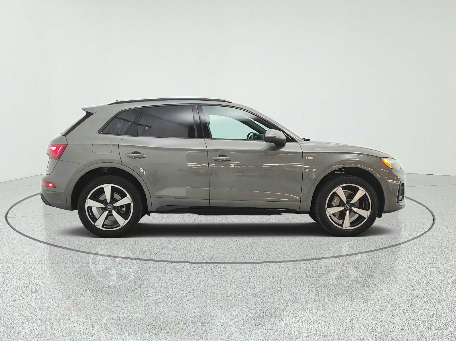 Used 2023 Audi Q5 2.0T Premium Plus w/ Premium Plus Package AWD/4WD image 4
