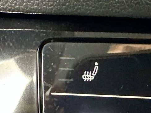 Used 2025 Volkswagen Jetta SE w/ Black Wheel Package image 18