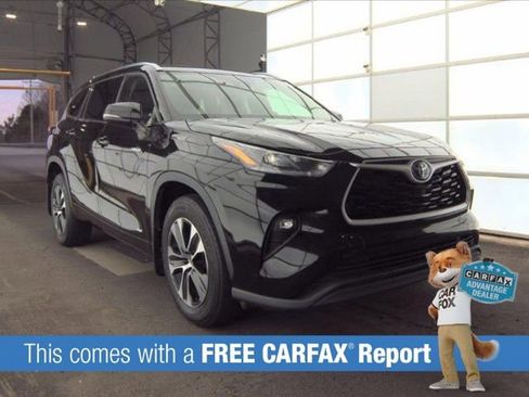 Used 2021 Toyota Highlander XLE image 2