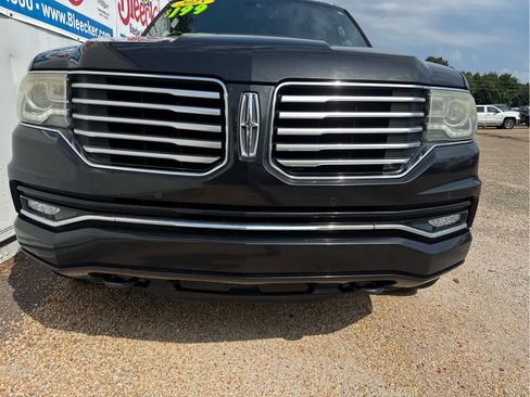 Used 2015 Lincoln Navigator 2WD image 11