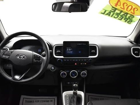 Used 2024 Hyundai Venue Limited FWD image 19