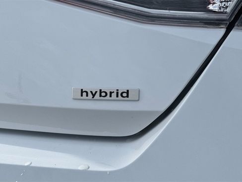 Used 2025 Hyundai Elantra Limited image 34