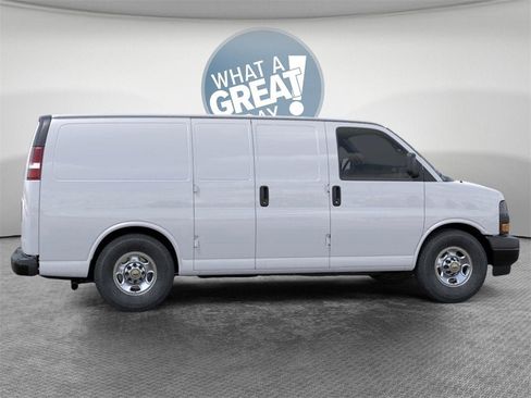 New 2025 Chevrolet Express 2500 image 5