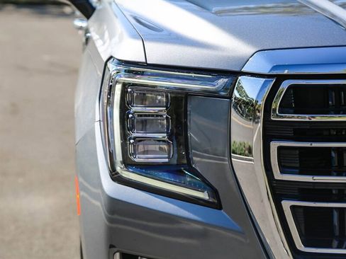 Used 2022 GMC Yukon SLT w/ SLT Premium Package image 10