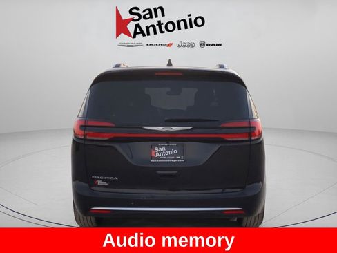 New 2026 Chrysler Pacifica Pinnacle image 7