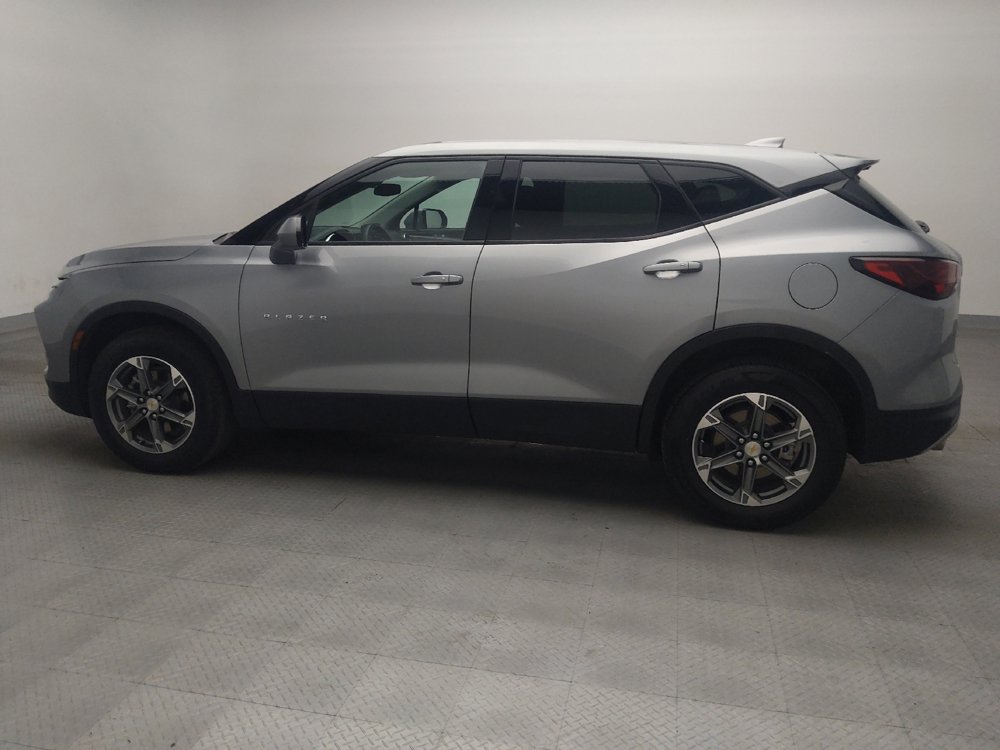 Used 2025 Chevrolet Blazer LT FWD image 3