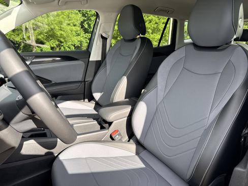 Certified 2026 Volkswagen Tiguan SE FWD image 37