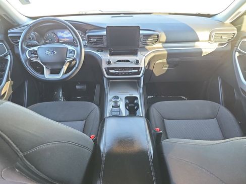 Used 2023 Ford Explorer XLT image 11