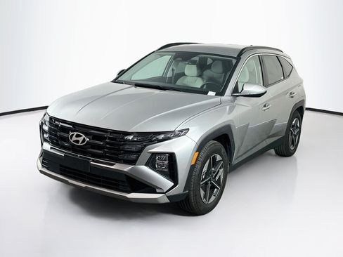 Used 2025 Hyundai Tucson SEL FWD image 3