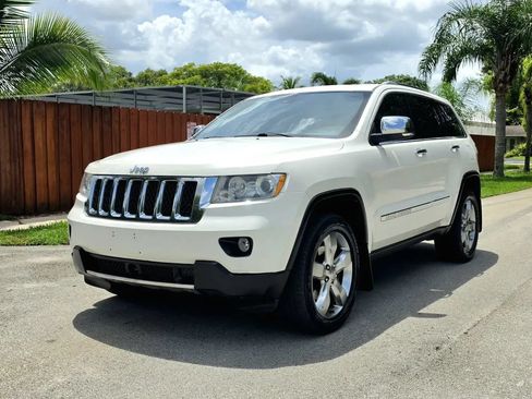Used 2012 Jeep Grand Cherokee Overland AWD/4WD image 3