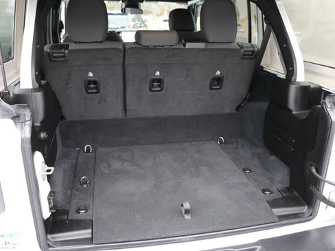 Used 2024 Jeep Wrangler Unlimited image 25