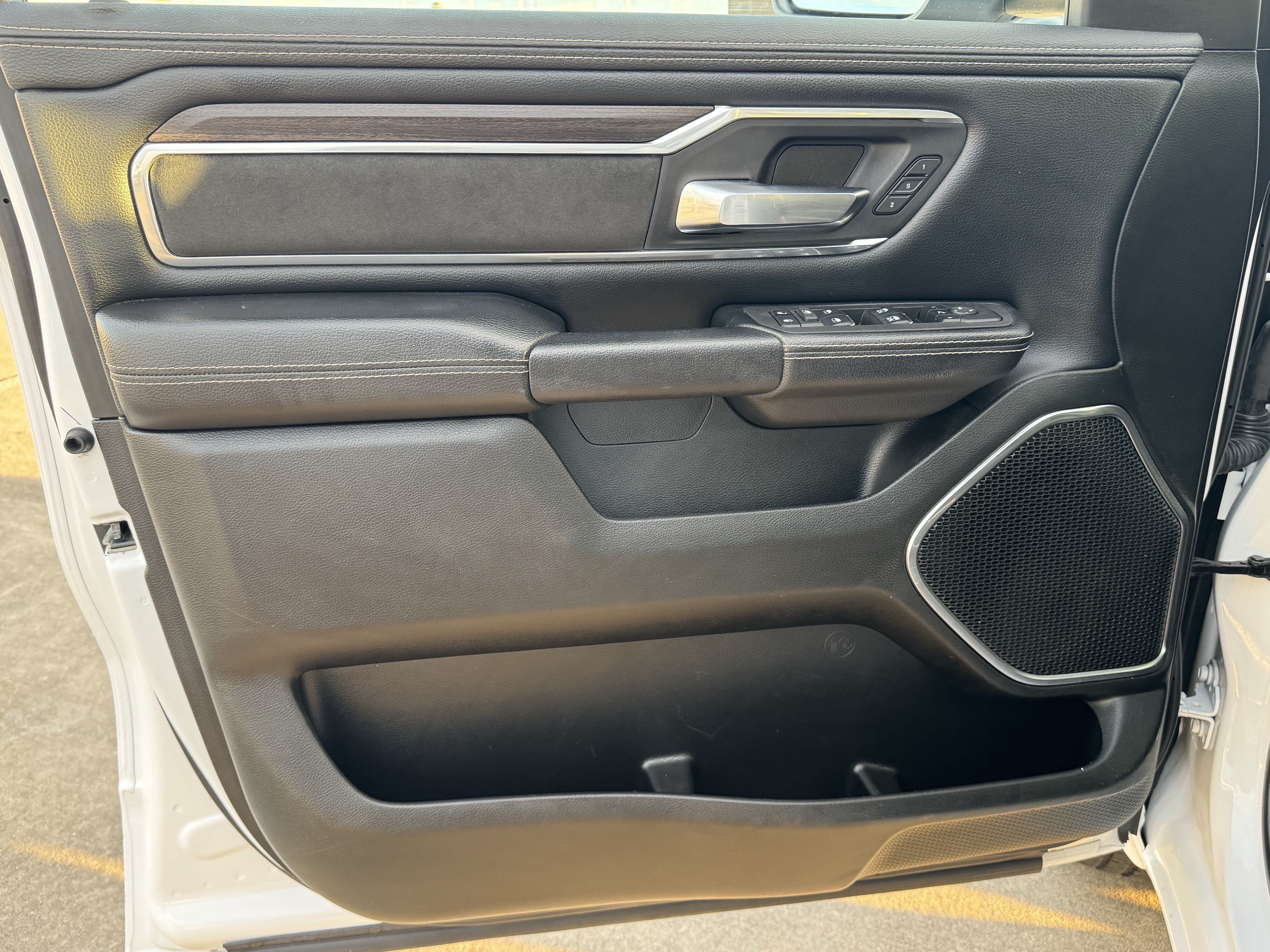 Used 2025 RAM 1500 Laramie w/ Sport Appearance Package AWD/4WD image 13