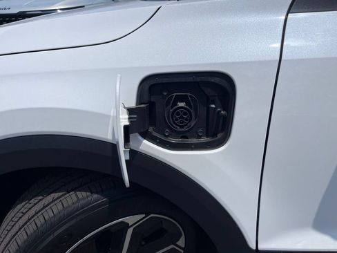 Certified 2023 Kia Niro EX w/ EX Cold Weather Package FWD image 9