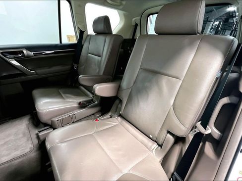 Used 2017 Lexus GX 460 image 35