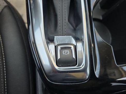 Used 2025 Chevrolet Trax LT w/ LT Convenience Package FWD image 28