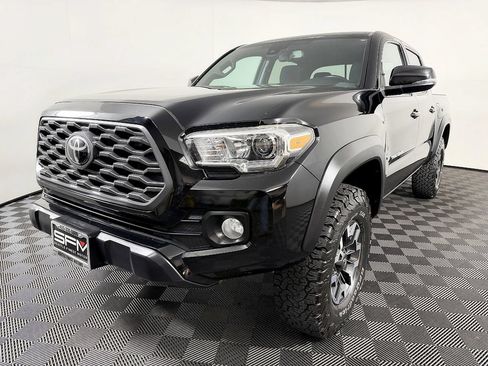 Used 2020 Toyota Tacoma TRD Off-Road w/ Technology Package AWD/4WD image 3