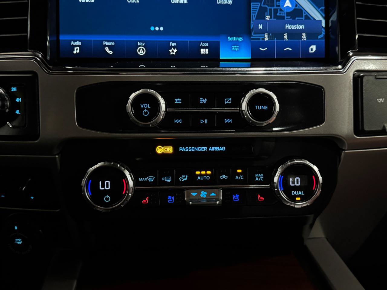 Used 2022 Ford F350 King Ranch w/ Tremor Off-Road Package AWD/4WD image 25