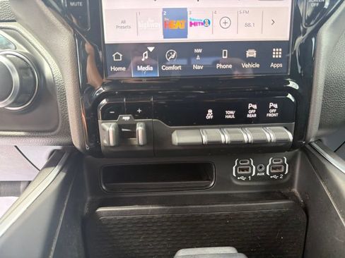 Used 2023 RAM 1500 Big Horn AWD/4WD image 30