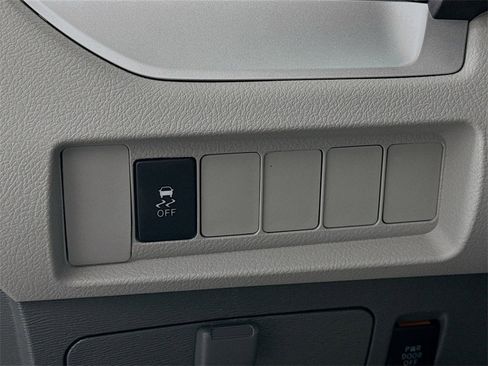 Used 2015 Toyota Sienna LE image 10