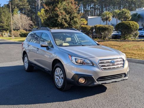 Used 2017 Subaru Outback 2.5i Premium image 3
