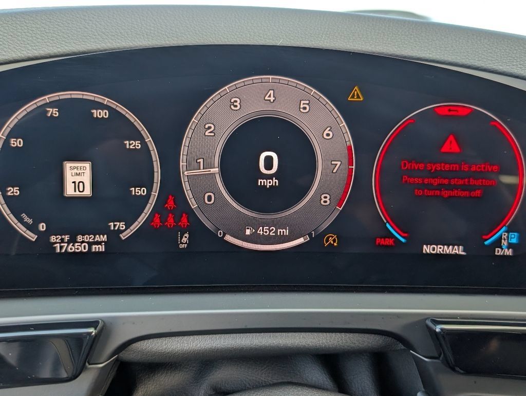Certified 2025 Porsche Cayenne AWD/4WD image 22