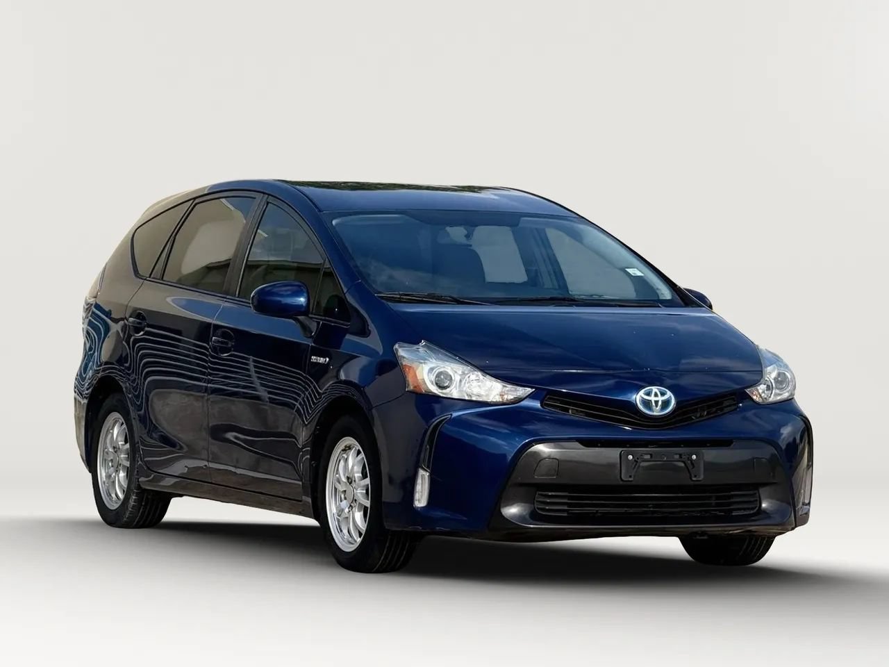 Used 2016 Toyota Prius V Four FWD image 1