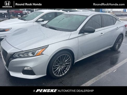 Used 2020 Nissan Altima 2.5 SR image 1