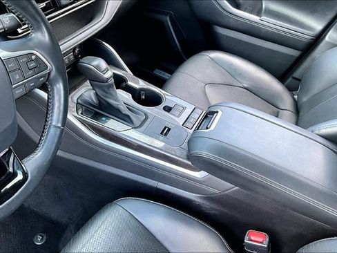 Used 2020 Toyota Highlander Limited FWD image 17