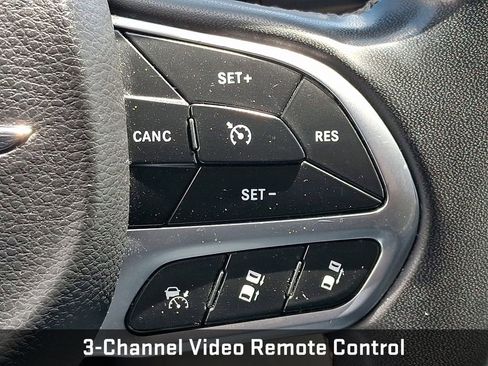 Used 2023 Chrysler Pacifica Limited w/ Uconnect Theater Family Group FWD image 33
