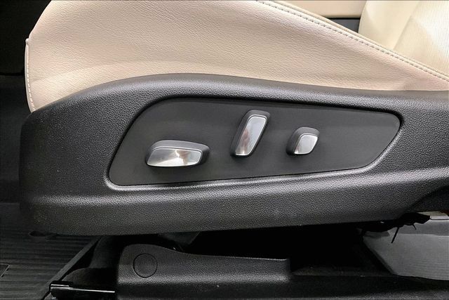 Used 2024 Cadillac XT6 Sport w/ Technology Package AWD/4WD image 32