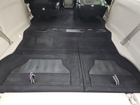 Used 2023 Chrysler Pacifica Touring-L image 41